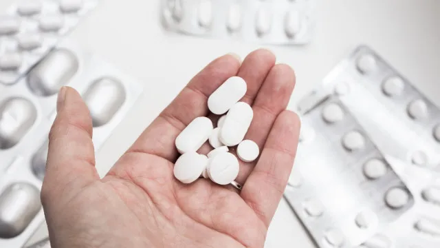 anvisa-suspende-lotes-de-medicamentos-para-controle-de-pressao-e-para-cancer;-entenda