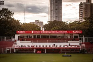 estadio-do-vila-recebe-evento-de-troca-de-figurinhas-da-copa;-veja-o-dia