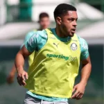 vitor-roque-abre-mao-de-ferias-na-copa-do-mundo-e-acelera-recuperacao-no-palmeiras