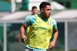 vitor-roque-abre-mao-de-ferias-na-copa-do-mundo-e-acelera-recuperacao-no-palmeiras