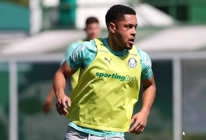 vitor-roque-abre-mao-de-ferias-na-copa-do-mundo-e-acelera-recuperacao-no-palmeiras