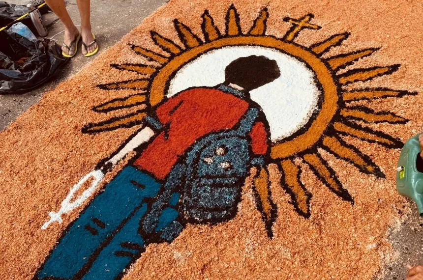 tradicao-dos-tapetes-de-corpus-christi-emociona-fieis-e-fortalece-a-fe;-veja-fotos
