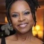 robin-quivers-anuncia-que-esta-livre-de-cancer-apos-14-anos-de-tratamento