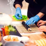 aulas-de-sushi-para-iniciantes-crescem-em-toquio-e-atraem-turistas-do-mundo-todo