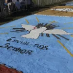 tapetes-de-corpus-christi:-conheca-a-origem-da-tradicao-que-renova-a-fe-de-geracoes-em-goias