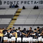 adversaria-de-goianos-na-serie-b,-ponte-preta-enfrenta-nova-greve-por-atraso-de-salarios
