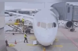 tripulantes-ficam-feridos-apos-trem-de-pouso-de-boeing-787-9-ceder-em-aeroporto-da-alemanha