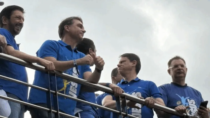 flavio-e-ovacionado-e-messias-se-isola-em-trio-da-marcha-para-jesus-–-poder360