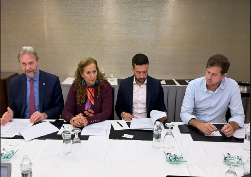 deputados-governistas-pedem-aos-eua-investigacao-sobre-master-e-flavio