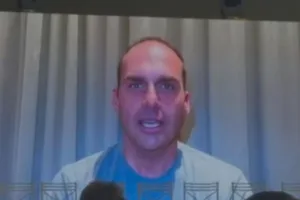 eduardo-bolsonaro-nega-ter-defendido-troca-do-pix:-“patifaria”