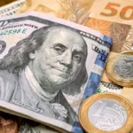 dolar-fecha-acima-de-r$-5,15,-no-maior-patamar-em-dois-meses,-e-ibovespa-cai-com-maior-chance-de-alta-dos-juros-americanos-–-valor-economico