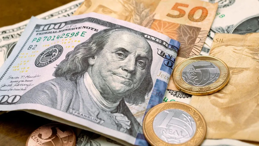 dolar-fecha-acima-de-r$-5,15,-no-maior-patamar-em-dois-meses,-e-ibovespa-cai-com-maior-chance-de-alta-dos-juros-americanos-–-valor-economico