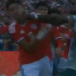 e-futebol-ou-boxe?-atacante-de-portugal-acerta-soco-na-cara-de-zagueiro-chileno-do-atletico-mg-–-r7-esportes