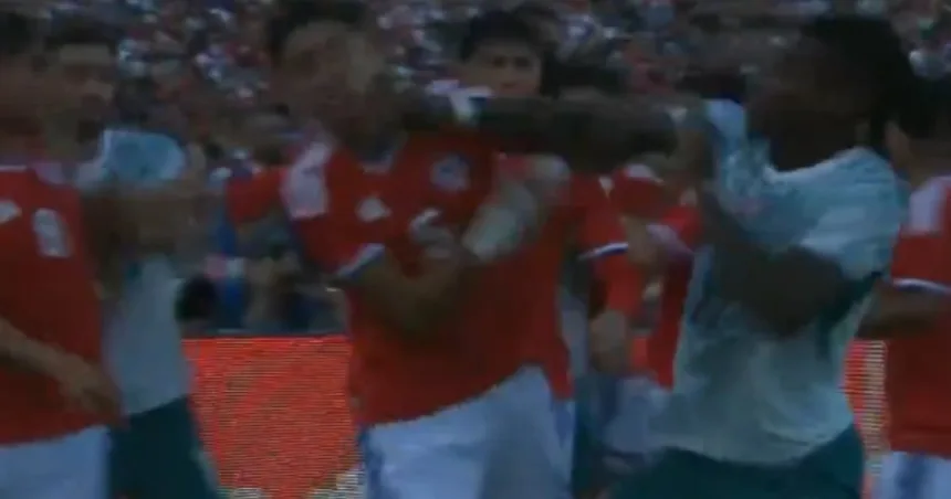 e-futebol-ou-boxe?-atacante-de-portugal-acerta-soco-na-cara-de-zagueiro-chileno-do-atletico-mg-–-r7-esportes