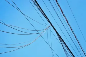 prefeitura-passara-a-responsabilizar-empresas-por-fios-soltos-em-goiania