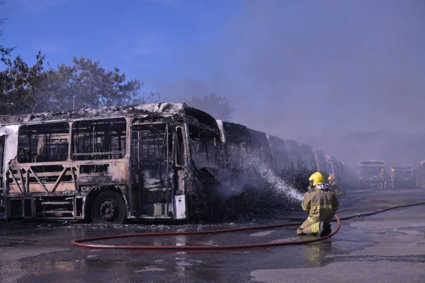 pbh-e-setrabh-mobilizam-operacao-para-minimizar-impactos-de-incendio-em-garagem-de-onibus-–-o-tempo