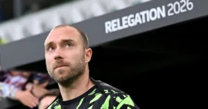 christian-eriksen-sofre-novo-mal-subito-e-cai-em-campo-em-amistoso-contra-a-ucrania-–-r7-esportes
