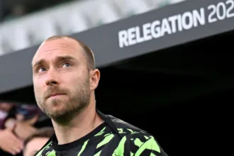 christian-eriksen-sofre-novo-mal-subito-e-cai-em-campo-em-amistoso-contra-a-ucrania-–-r7-esportes