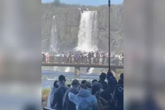 apos-homem-pular-nas-cataratas-do-iguacu,-gestao-reforca-proibicao
