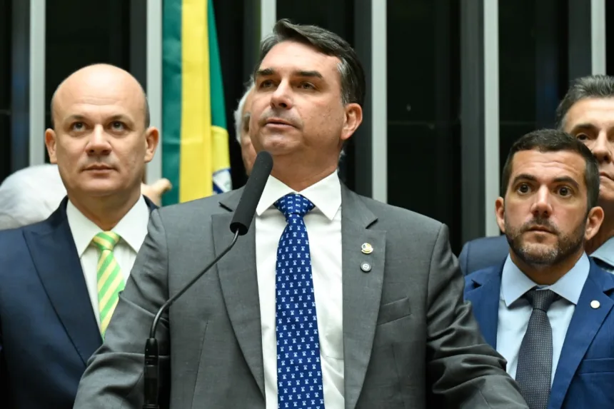 flavio-bolsonaro-reage-apos-veto-da-ue-as-carnes-brasileiras
