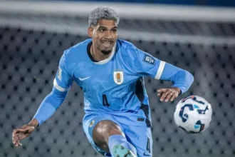 zagueiro-do-uruguai-se-lesiona-e-viaja-para-‘tratamento-express’-na-espanha