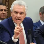 “onde-esta-lula?”:-caiado-questiona-presidente-apos-cv-tomar-condominios-na-pavuna,-no-rj