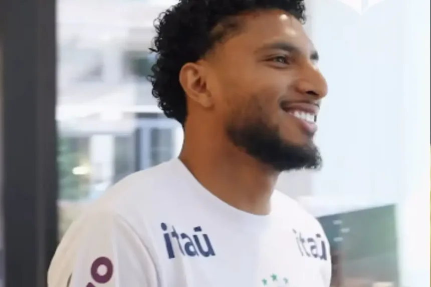 ederson-se-apresenta-a-selecao-e-cumprimenta-colegas;-assista