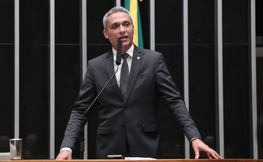 gayer-segue-internado-com-quadro-de-obstrucao-intestinal
