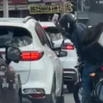 motociclista-quebra-retrovisor,-amassa-carro-e-persegue-motorista-durante-briga-de-transito-em-goiania