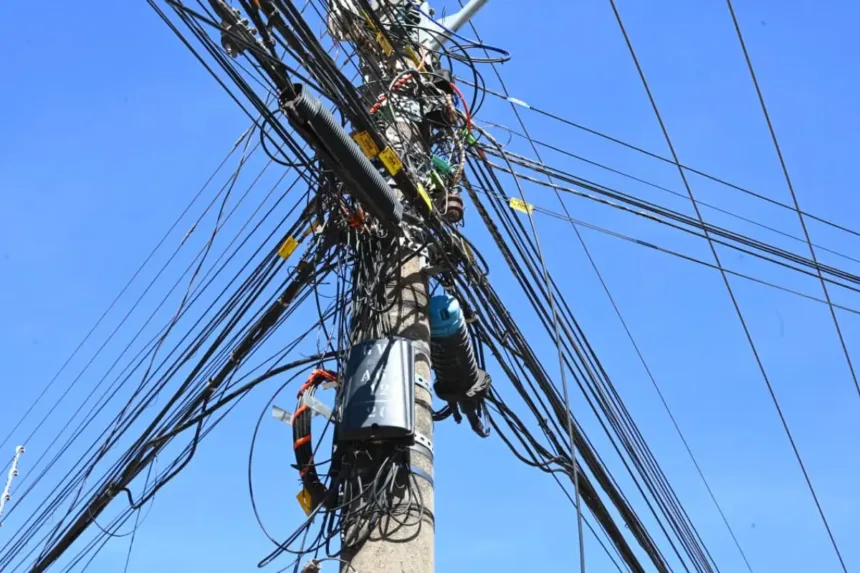 “e-mais-barato,-mas-voce-vai-ficar-sem-internet”,-diz-mabel-sobre-retirada-de-fios-clandestinos