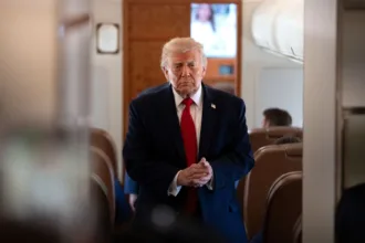 taxa-de-aprovacao-de-trump-segue-perto-de-minima-historica,-diz-pesquisa-–-valor-economico