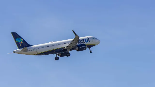 voo-da-azul-para-os-eua-retorna-a-campinas-(sp)-por-‘questoes-tecnicas’
