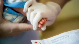 gemeos-siameses-ligados-pelo-abdomen-morrem-em-goiania-apos-infeccao
