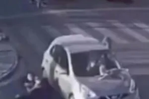 familia-e-atropelada-e-bebe-fica-preso-em-capo-de-carro-na-paraiba.-veja-video