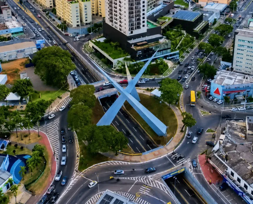 Revitalização do Monumento dos Três Marcos na Avenida 85 em Goiânia