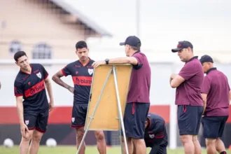 a-copa-paralisa-o-futebol-goiano?-saiba-como-ficam-times-de-goias-durante-o-mundial