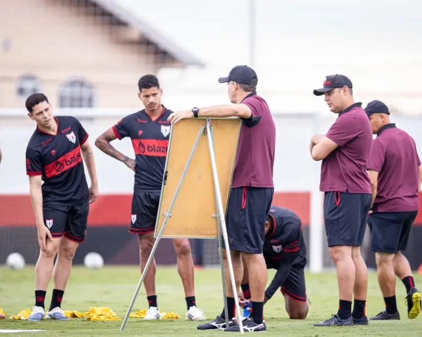 a-copa-paralisa-o-futebol-goiano?-saiba-como-ficam-times-de-goias-durante-o-mundial