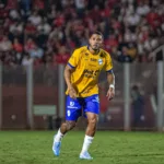 jogadores-do-vila-sofrem-traumatismo-apos-choque-de-cabeca-em-jogo-da-serie-b