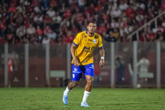 jogadores-do-vila-sofrem-traumatismo-apos-choque-de-cabeca-em-jogo-da-serie-b