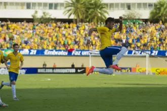 selecao-ja-trouxe-ronaldo,-romario,-zico,-bebeto-e-socrates-para-goiania;-relembre