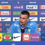 ibanez-brinca-com-misterio-da-selecao-e-se-ve-pronto-para-atacar-na-lateral-–-uol