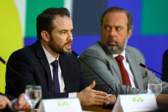 silveira-diz-que-etanol-nao-esta-em-negociacao-com-eua-por-tarifaco