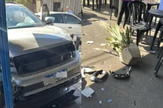 carro-invade-restaurante-em-cruzamento-que-registrou-tres-acidentes-em-2-dias,-em-goiania