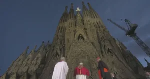 papa-leao-xiv-abencoa-e-inaugura-torre-da-sagrada-familia-–-cnn-brasil