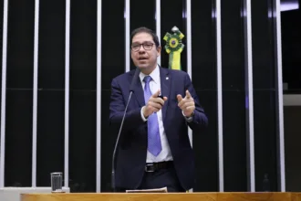lavanderia-da-familia-de-presidente-do-pl-rj-multiplica-por-oito-faturamento-no-governo-claudio-castro,-com-mais-de-80%-dos-contratos-sem-licitacao-–-o-globo