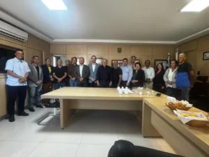 gustavo-mendanha-e-luiz-do-carmo-se-reunem-com-representantes-de-militares-estaduais