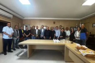 gustavo-mendanha-e-luiz-do-carmo-se-reunem-com-representantes-de-militares-estaduais