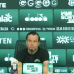 ‘isso-nao-vai-mais-acontecer’,-diz-daniel-paulista-apos-derrota-do-goias;-treinador-cobra-reforcos