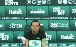 ‘isso-nao-vai-mais-acontecer’,-diz-daniel-paulista-apos-derrota-do-goias;-treinador-cobra-reforcos