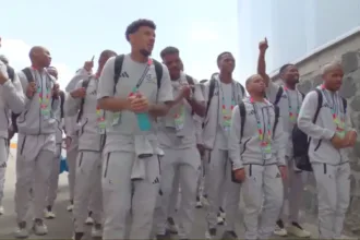 video:-africa-do-sul-chega-com-danca-e-musica-para-jogo-da-copa